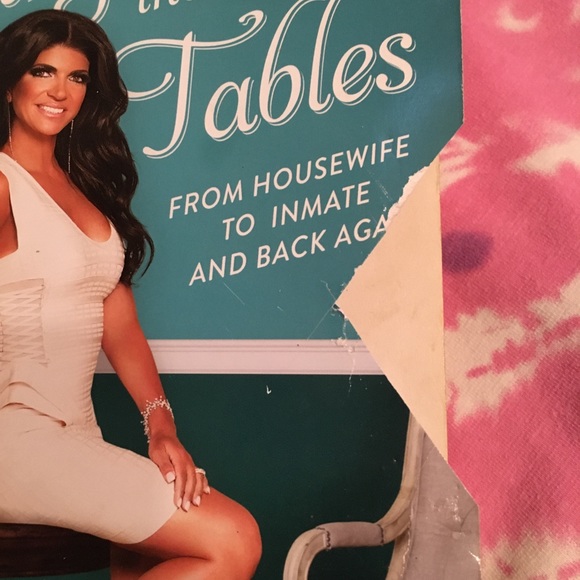 BOOK 📕 Turning The Tables - Picture 3 of 12